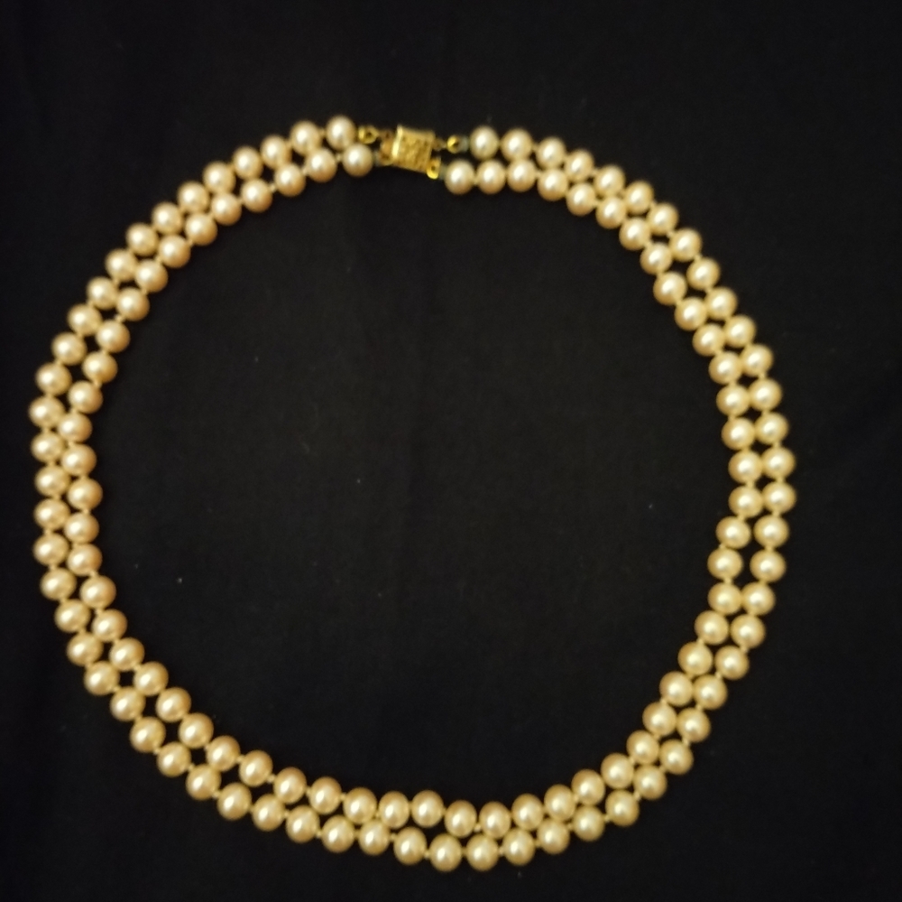 PinkFauxPearlNecklase